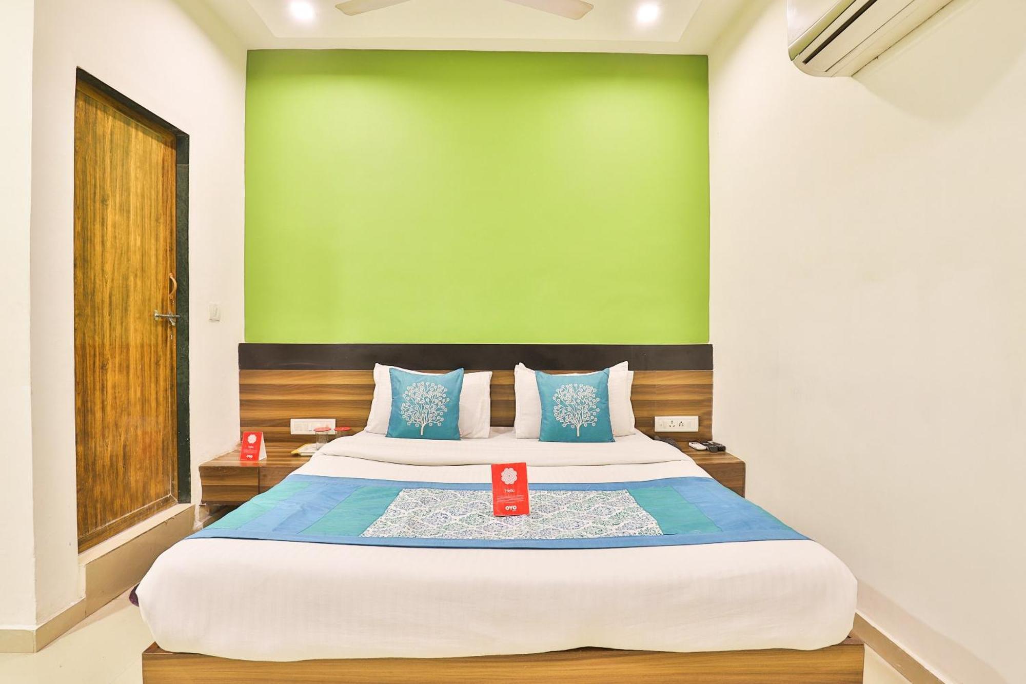 Super Hotel O Apollo Ahmedabad Luaran gambar
