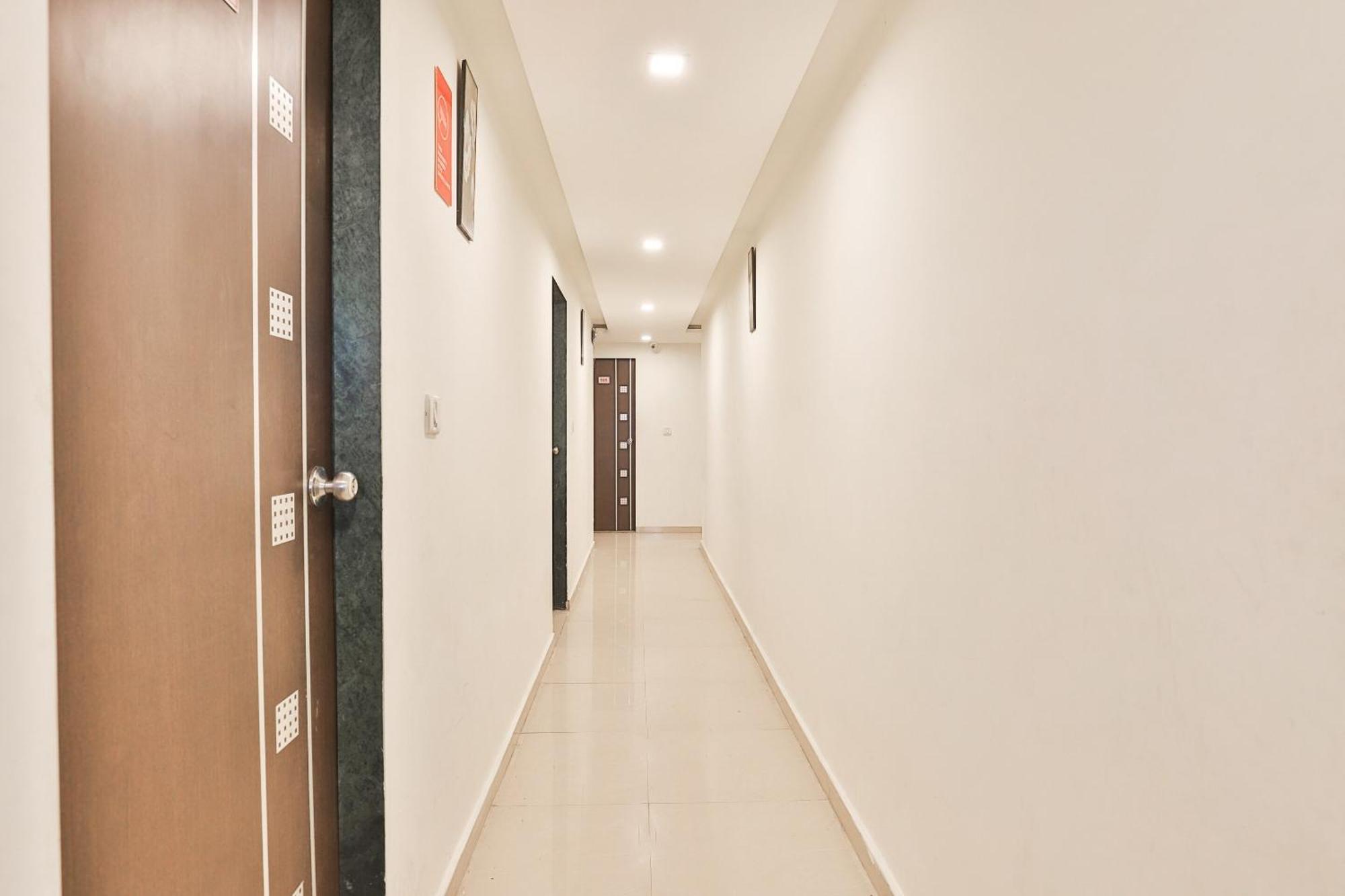 Super Hotel O Apollo Ahmedabad Luaran gambar